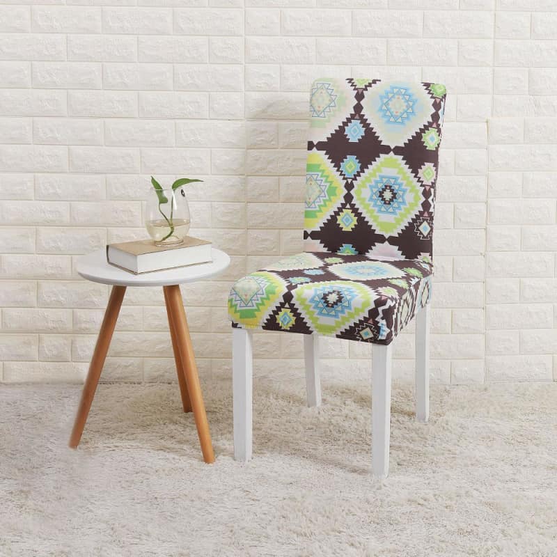 Brunt Stolebetræk Med Hvidt, Grønt Og Blåt Mønster